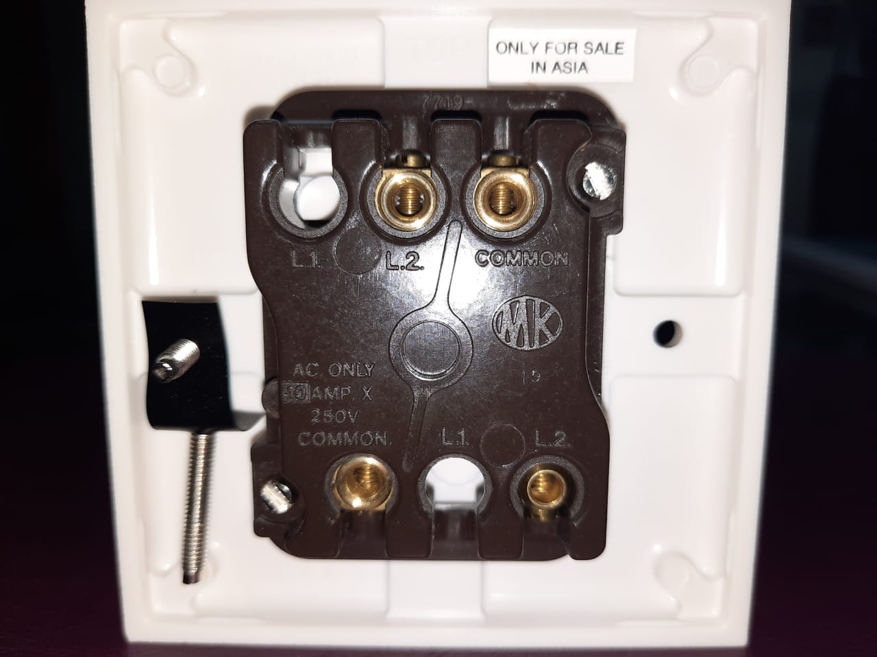 Conventional Light Switch 2G 1 Way - Image 2