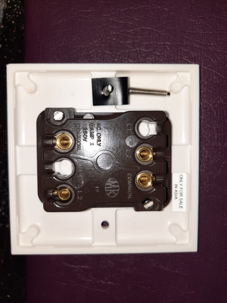 Conventional Light Switch 2G 1 Way - Image 4